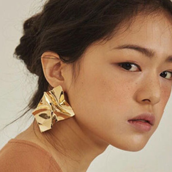 'Reflective' Warped Gold Square Earrings - Picture 5 of 8